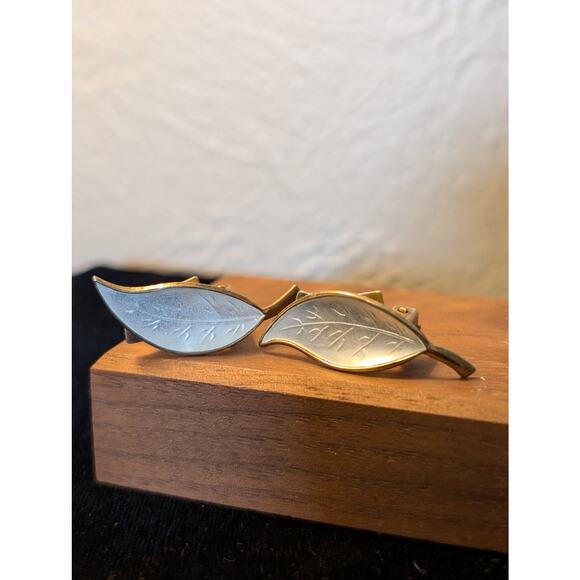 David Anderson Norway White Enamel on Sterling Silver Leaves Clip Earrings - Picture 6 of 7